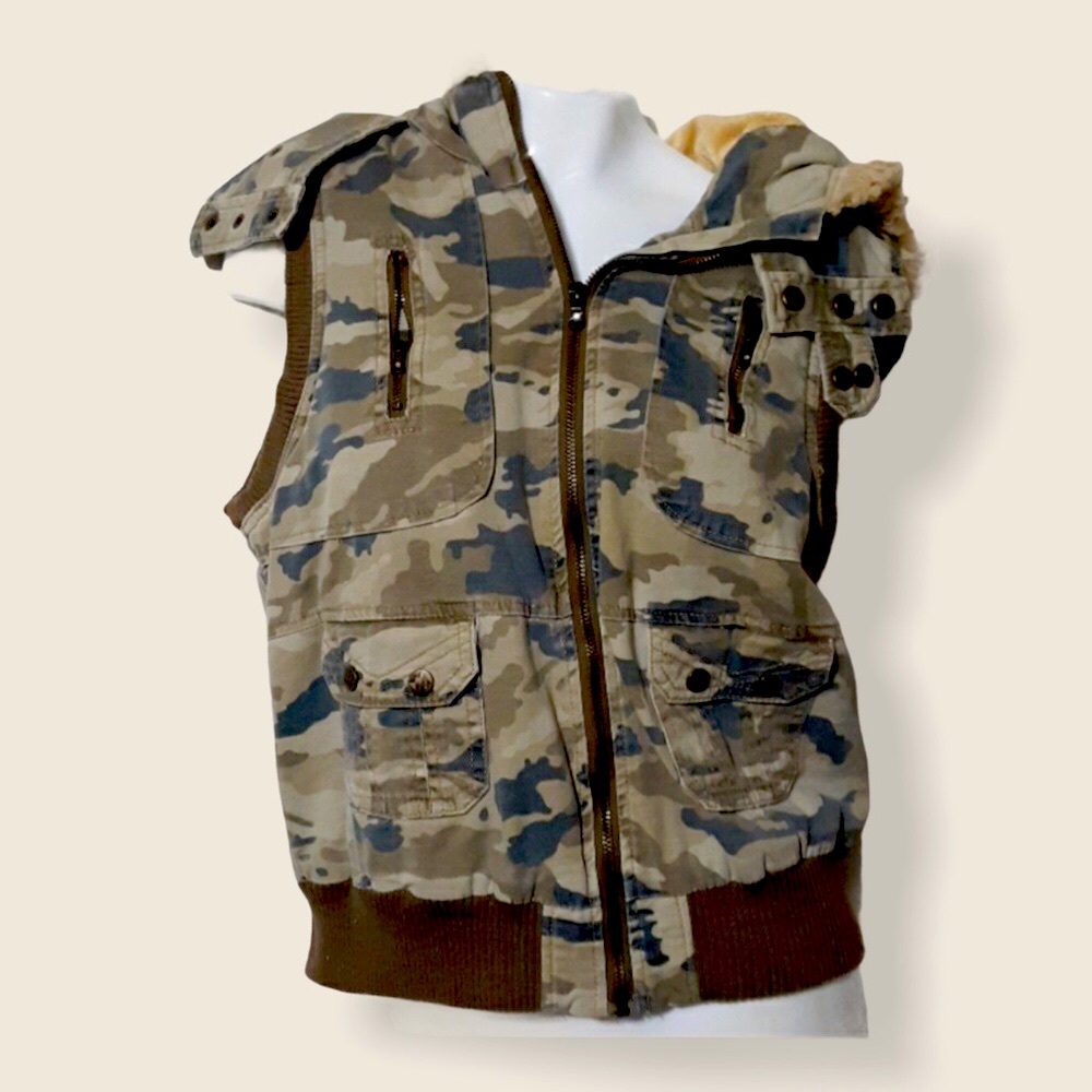 Camo Hooded Winter Vest Size L